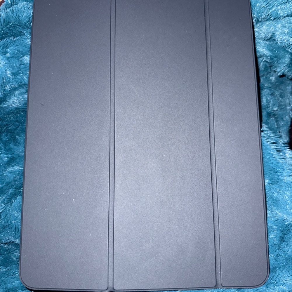 Apple Black Magnetic Case for IPad Pro 13”